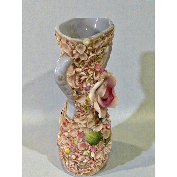 Vintage Porcelain Vase Elaborate Shell Flower Applique Romantic French Country - Picture 9 of 10